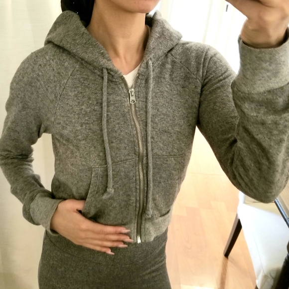 Abercrombie & Fitch Sweaters - Abercrombie & Fitch Gray Terrycloth Cropped Hoodie